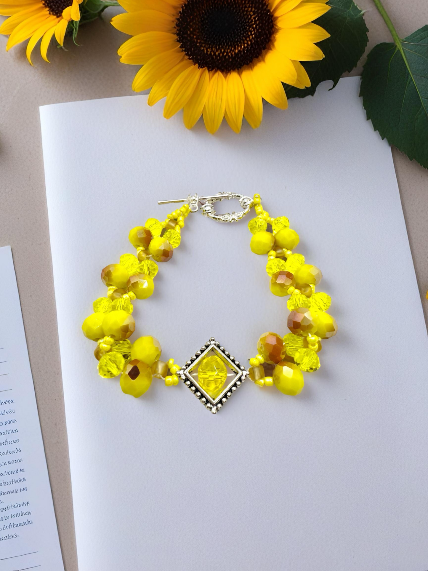 Joyful Yellow glass beads charming bracelet