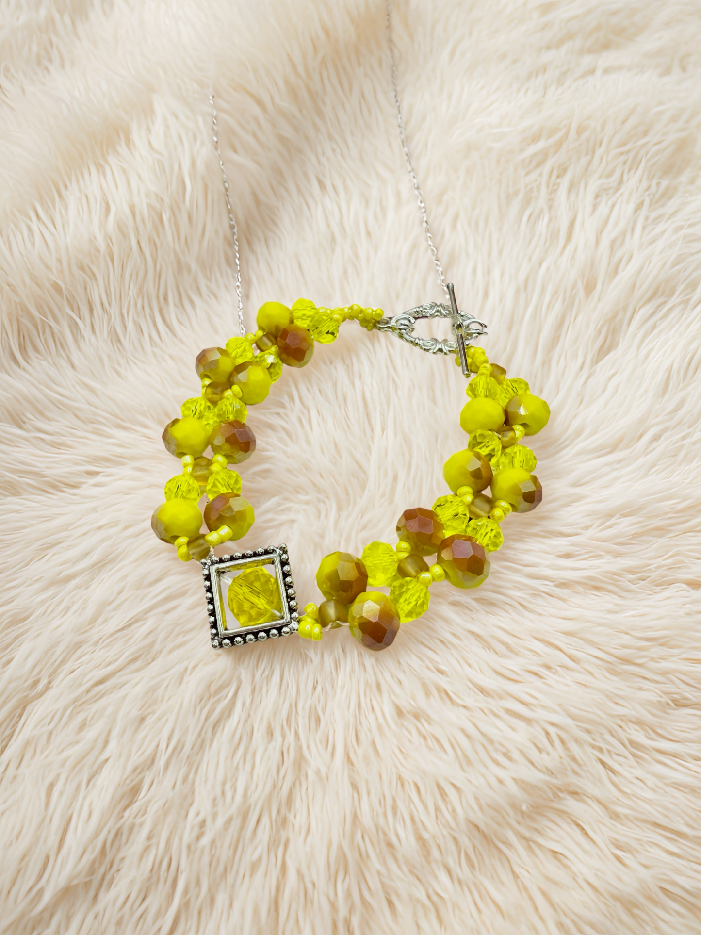 Joyful Yellow glass beads charming bracelet