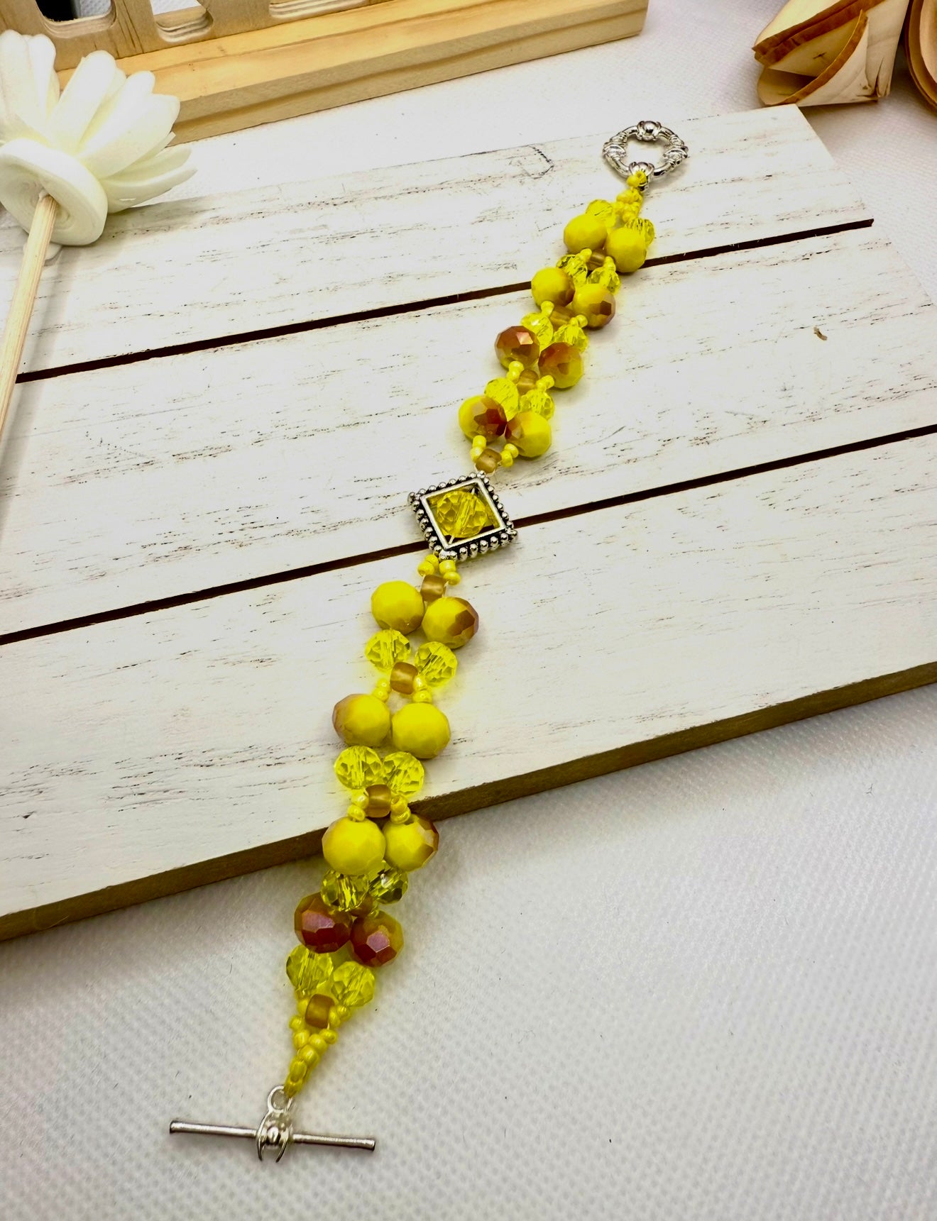 Joyful Yellow glass beads charming bracelet
