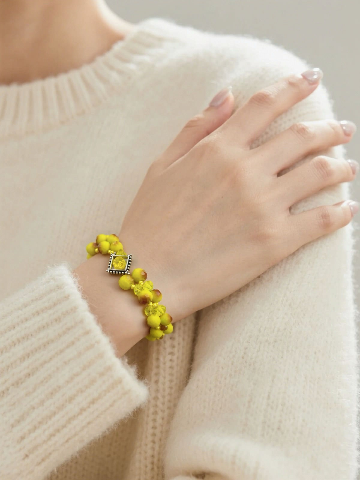 Joyful Yellow glass beads charming bracelet