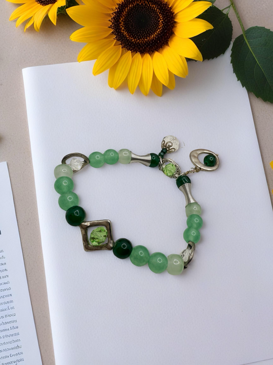 Fresh green exquisite beaded and with metal hollow bracelet