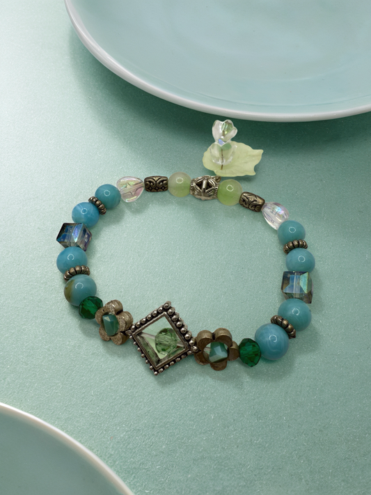 Turquoise flower and leaf charms beaded bracelet