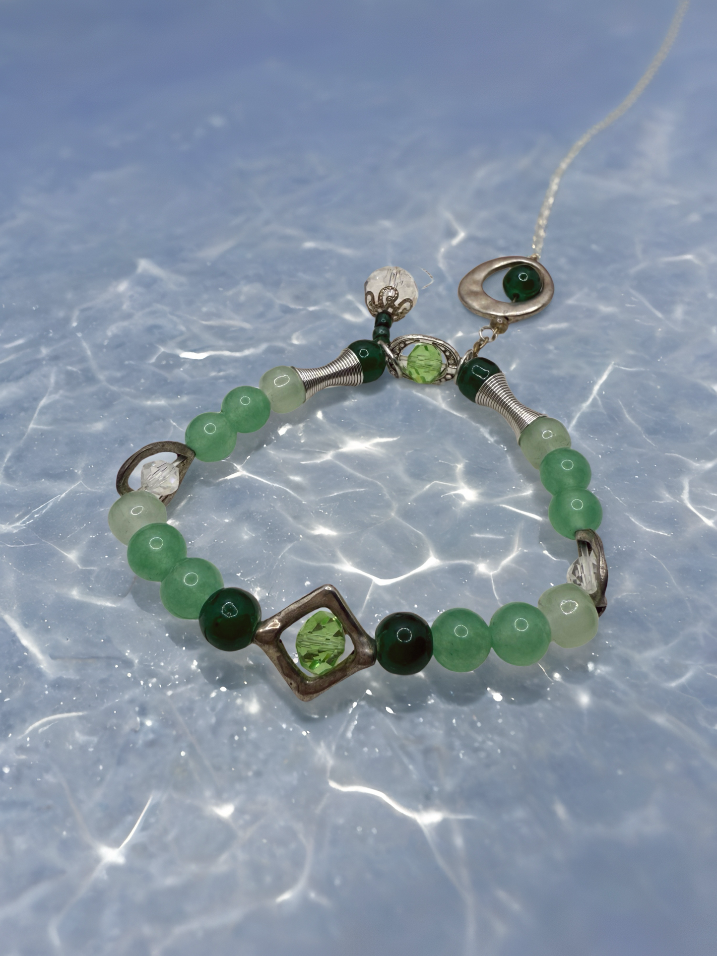 Fresh green exquisite beaded and with metal hollow bracelet