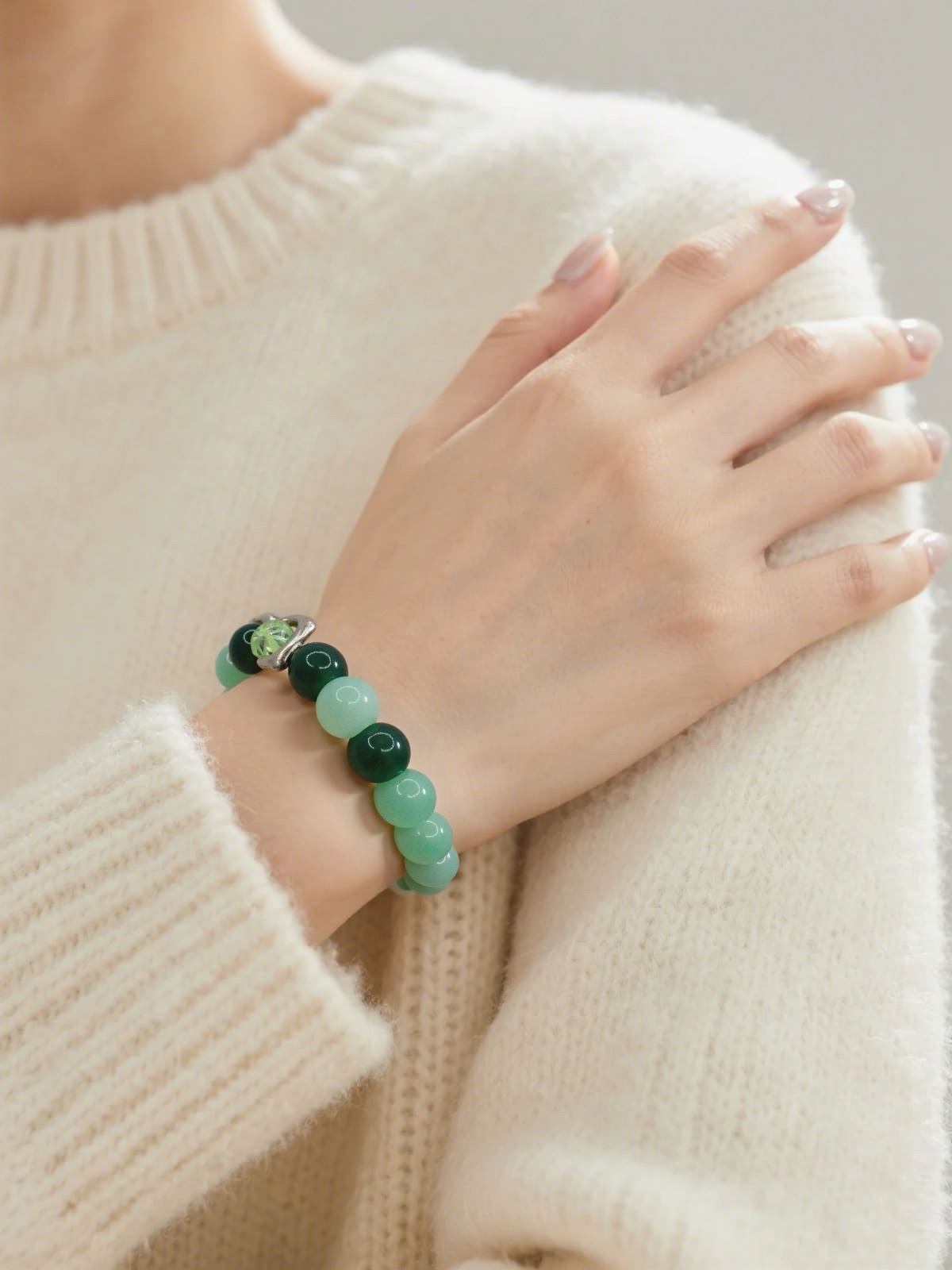Fresh green exquisite beaded and with metal hollow bracelet