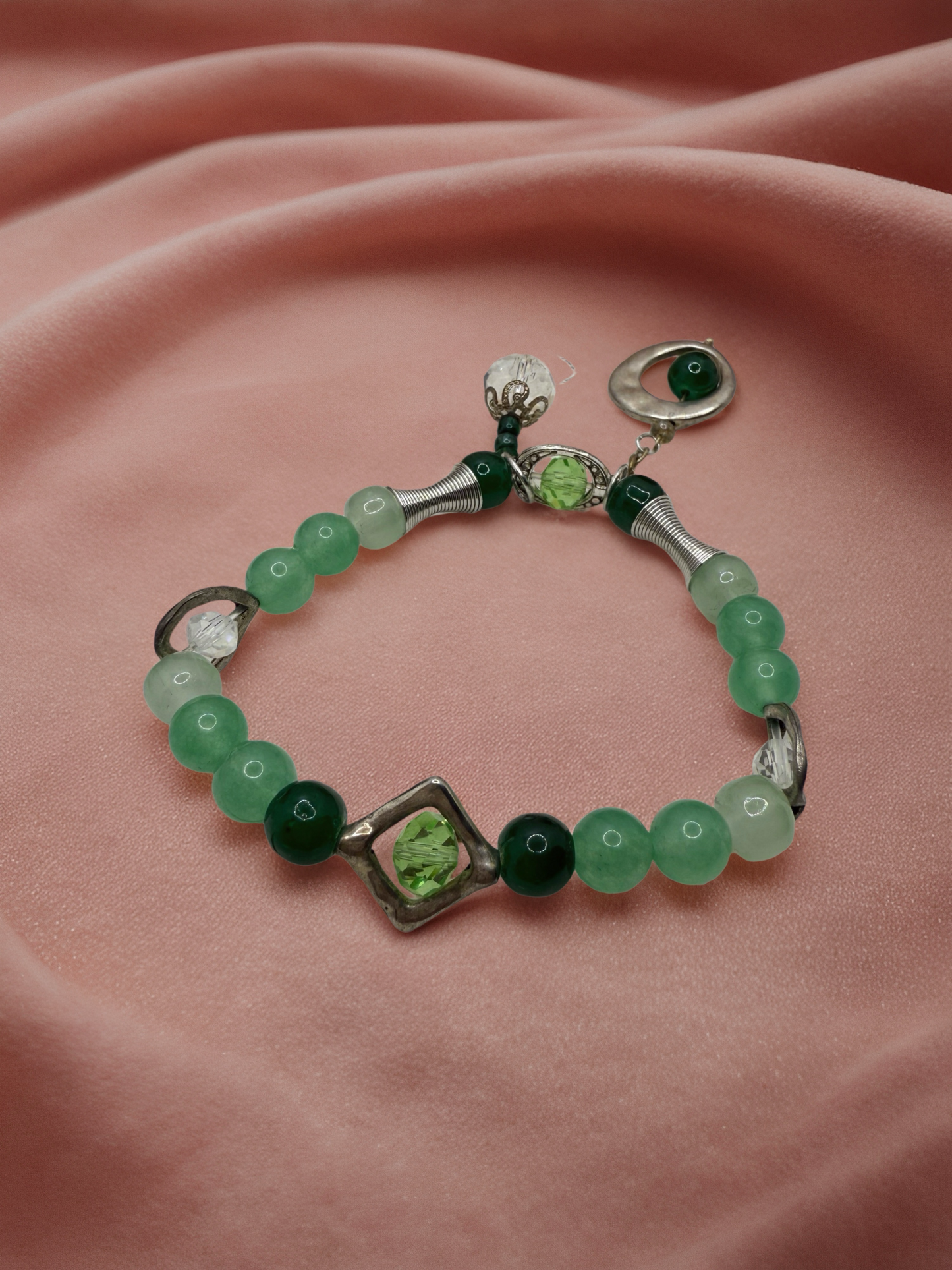 Fresh green exquisite beaded and with metal hollow bracelet