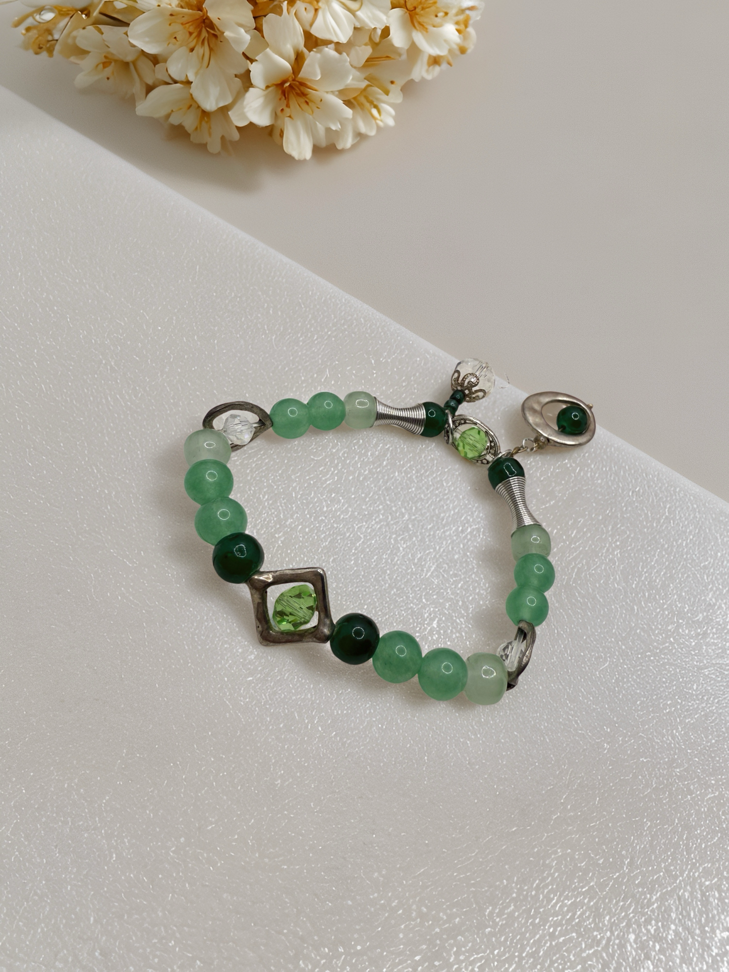 Fresh green exquisite beaded and with metal hollow bracelet