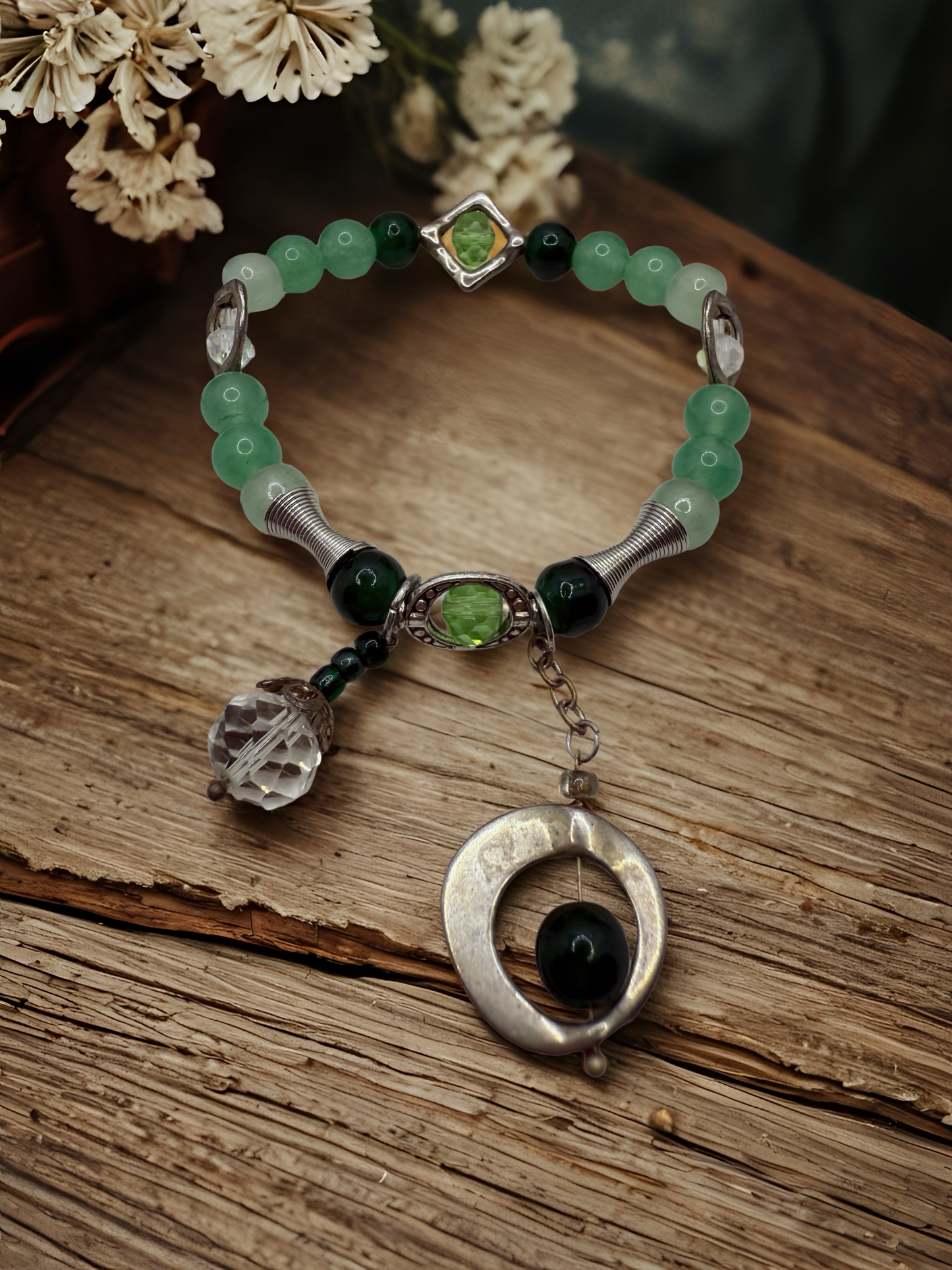 Fresh green exquisite beaded and with metal hollow bracelet